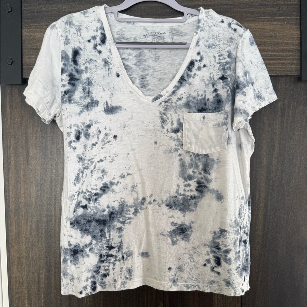 Universal Thread Black and White Tie-Dye V-Neck Tee